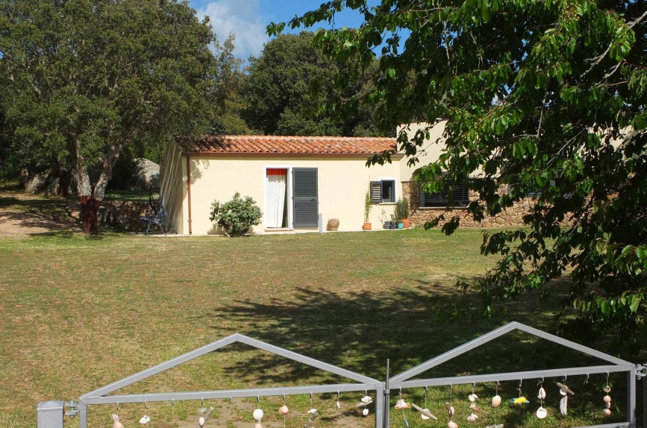 Vila Li Pireddi Aglientu Exteriér fotografie